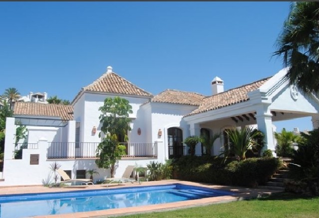 4 Bedrooms - Villa - Malaga - For Sale