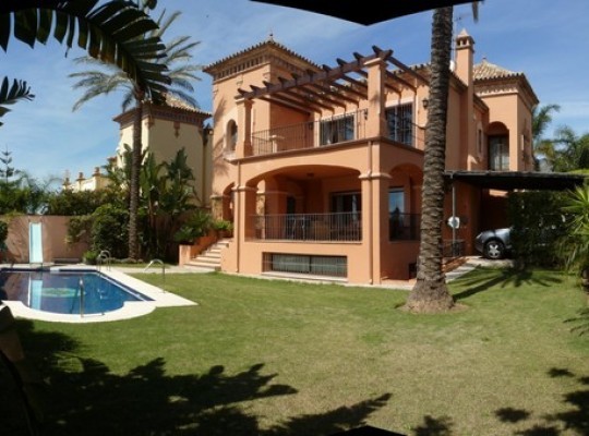 Villa for sale in Marbella Alta..