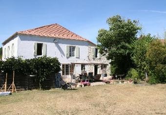 Large Town House Comprising 7 Bedrooms..