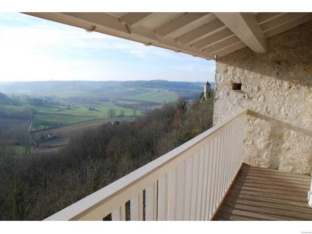 Stunning Bastide Ramparts Location