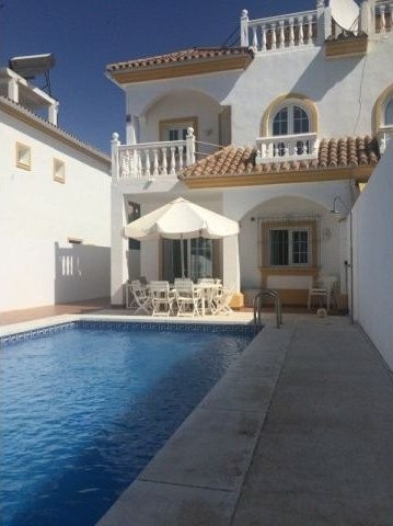 Town House - Pareada en pleno corazon.. - 2