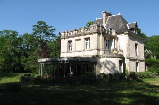 6 bedroom Manor House For Sale: 86300..