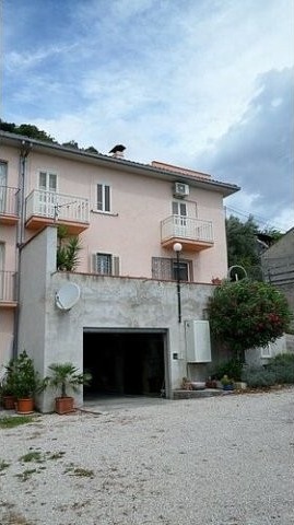Beautifully restored large property in.. - 2