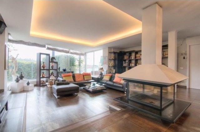 5 bedroom Detached House For Sale:.. - 2