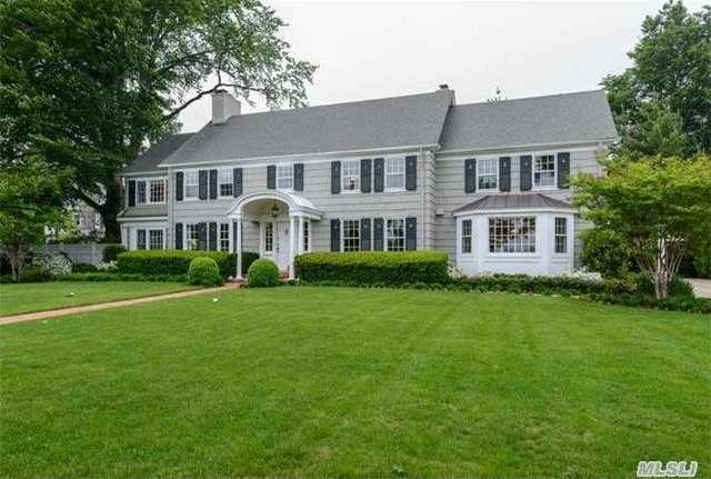 87 10th St Garden City, NY 11530