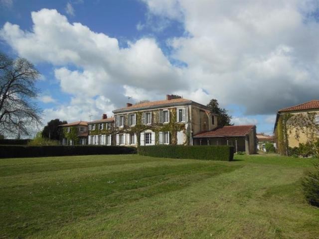 11 bedroom Character For Sale: 17700..