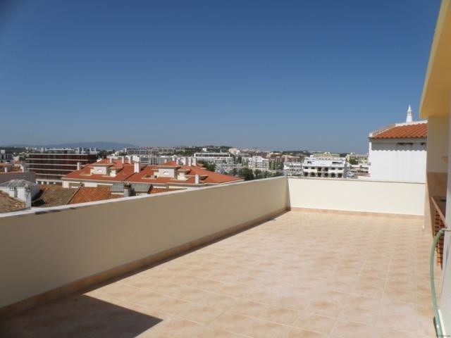 THREE BEDROOM ON A TOP FLOOR - 2