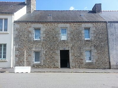 Pretty 2 bed stone house with garden in..