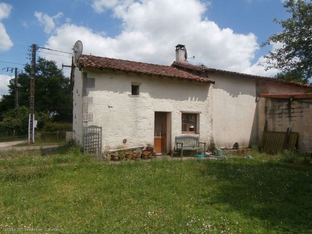 2 small cottages to refresh - Close to.. - 2