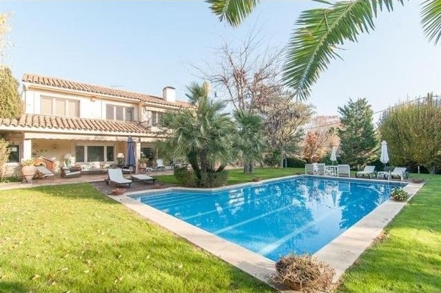 6 bedroom Detached House For Sale:.. - 2