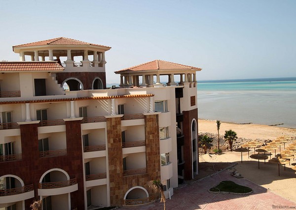 Beachfront Penthouse with Panoramic Sea..
