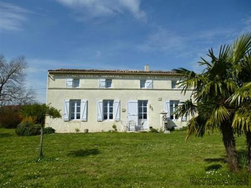5 Bedrooms - House - Aquitaine - For..