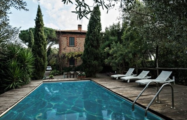 6 Bedrooms - Villa - For Sale - 2