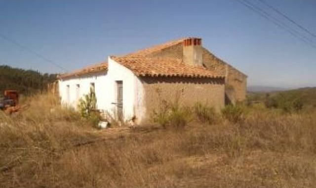 Farm with 108.100 sqm, located in the..