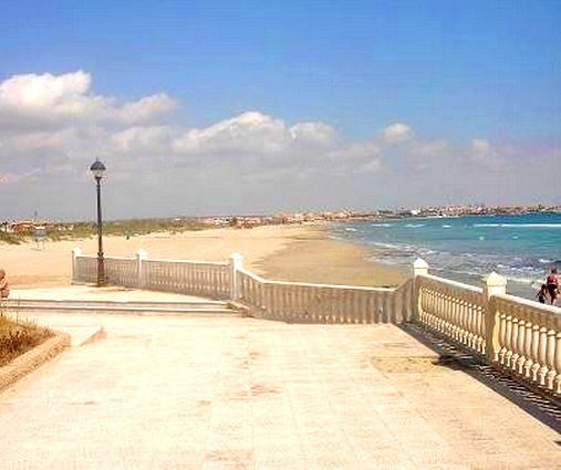 Lovely 3 bed apartment near El Mojon..