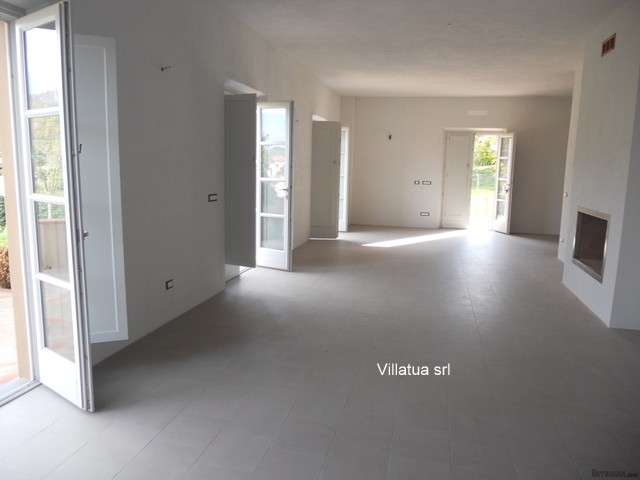Villa - For Sale - East of Lucca &..
