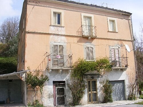 Detached house outside a stunning.. - 2