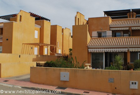 3 bedroom duplex with mountain views -..