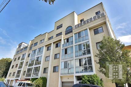 2 bedroom Apartment For Sale: 200..