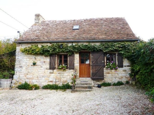 Main House, Guest Gite and Outbuilding - 2