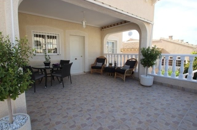 Lovely Townhouse In Quesada