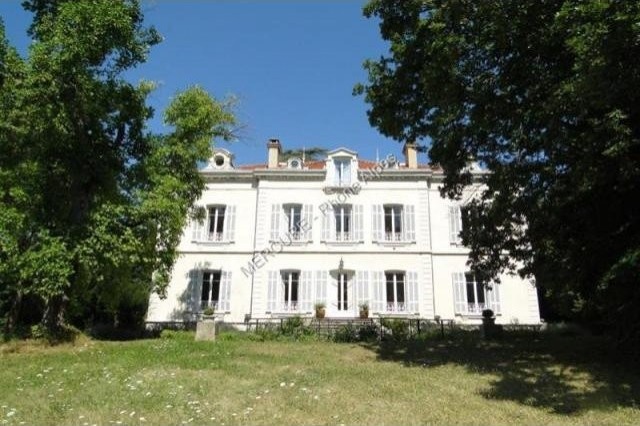 6 bedroom House For Sale: 26150..