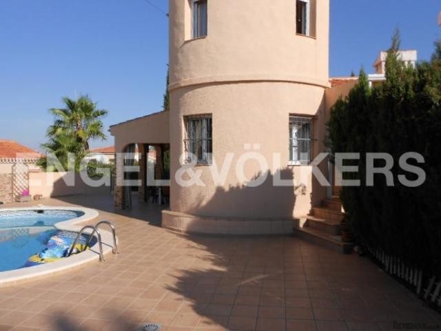 BEAUTIFUL DETACHED VILLA IN LA SIESTA - 2