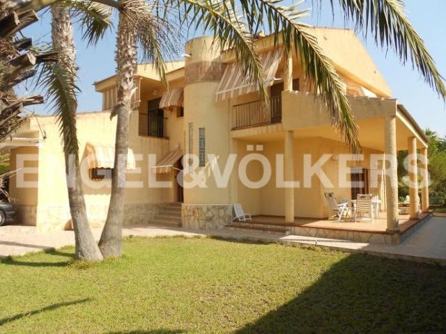 VILLA IN CAMPOAMOR A FEW m TO THE BEACH