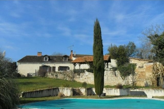 Character 4 Bed Property With Pool And..