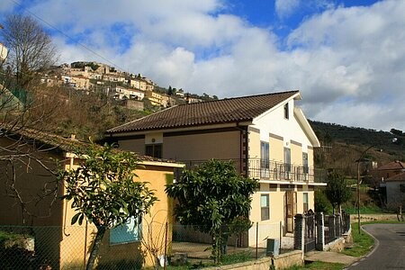 Large detahced property with..