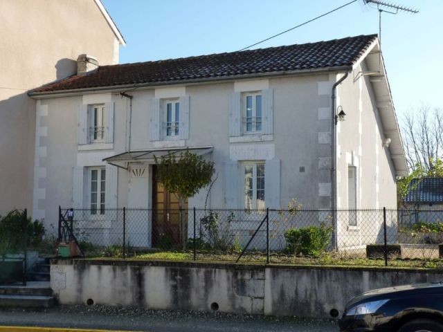 3 bedroom property near all commerce