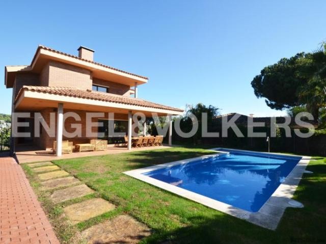 Brand new house, 7 bedrooms. Barcelona.. - 2