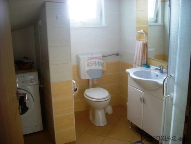 Novosagrađena kuća sa dva stana u Puli - 4