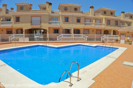 3 bedroom town house with large garage.. - 2