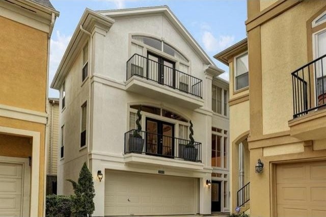 3 bedroom Apartment For Sale: 3306 W..