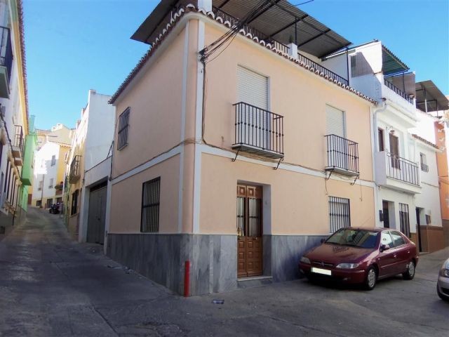 Town House - Fantastic corner townhouse..