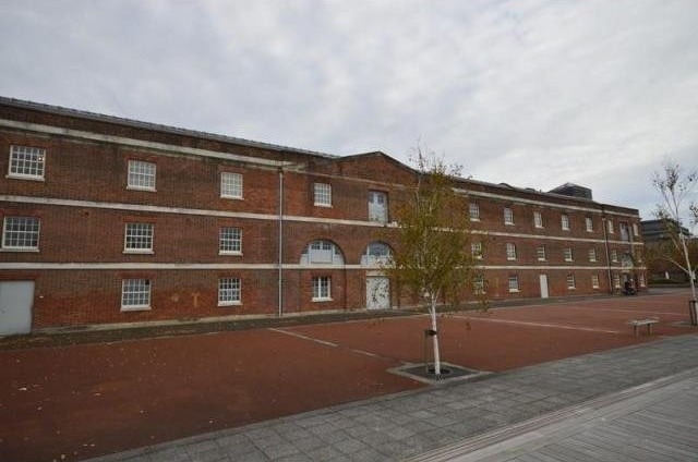 Unfurnished 2 bedroom Flat For Rent:..