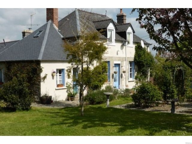 Nice Country House and Outbuilding