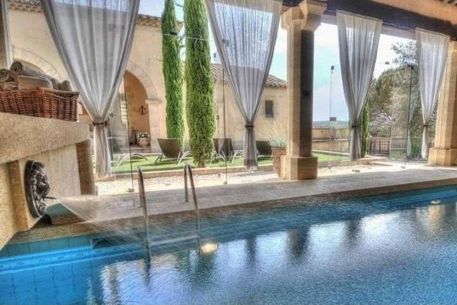 7 Bedroom Country House For Sale