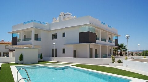 Large 3 Bed Apartment with Garden