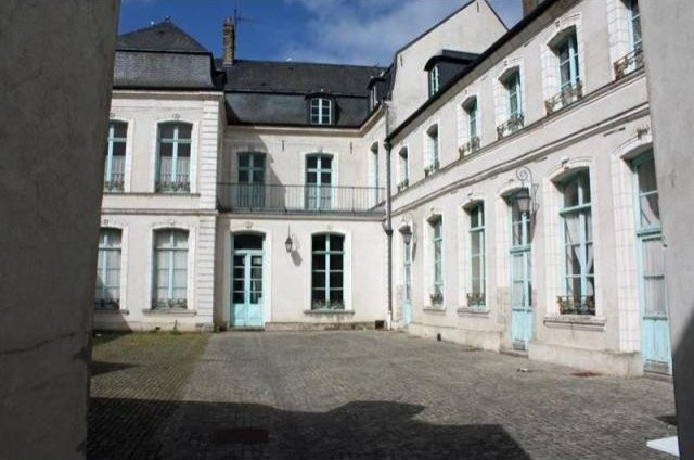 8 bedroom House For Sale: 62170..