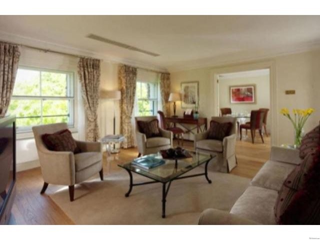 3 bed flat to rent in HYDE PARK GATE..