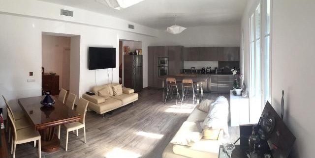 Huge five bed in Carre d'Or