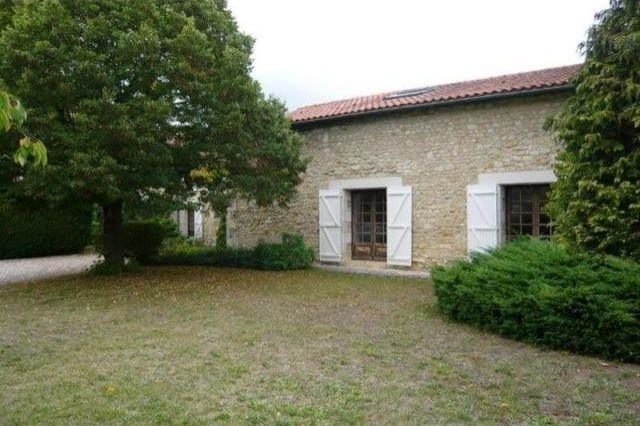 4 bedroom Longere For Sale: 86000 12 KM.. - 2