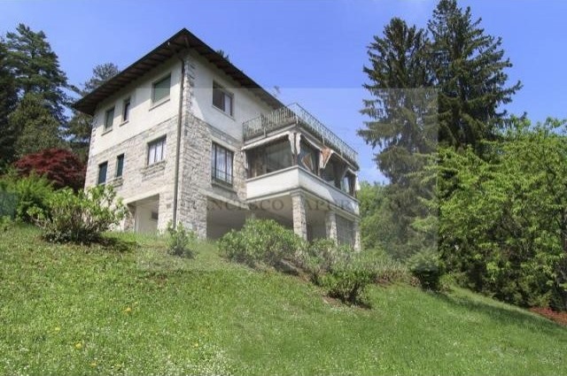 6 bedroom Villa For Sale: Gignese, IT