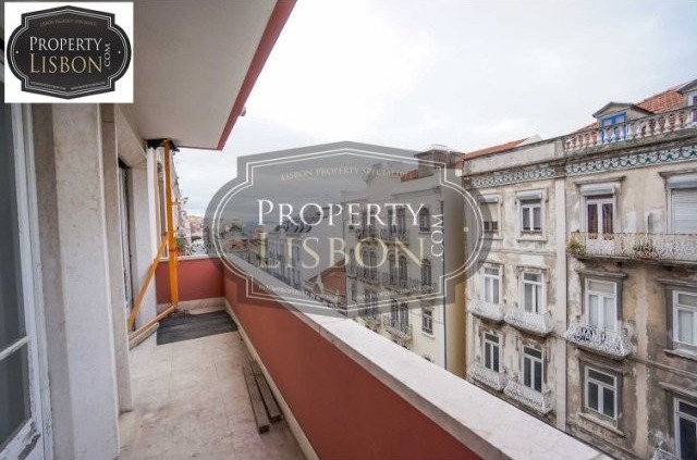 T4 Lisbon Apartment in Avenidas Novas