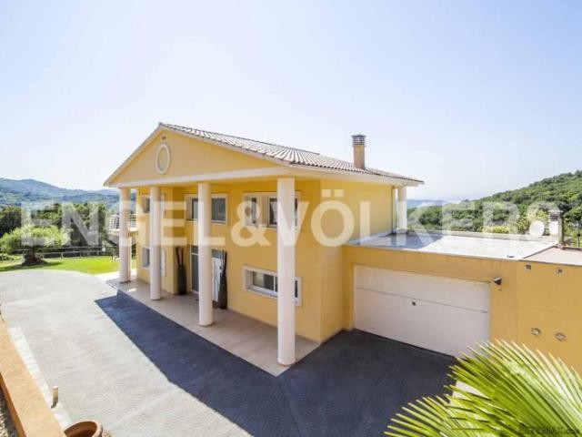 Surrounded by nature. Vallromanes. - 2