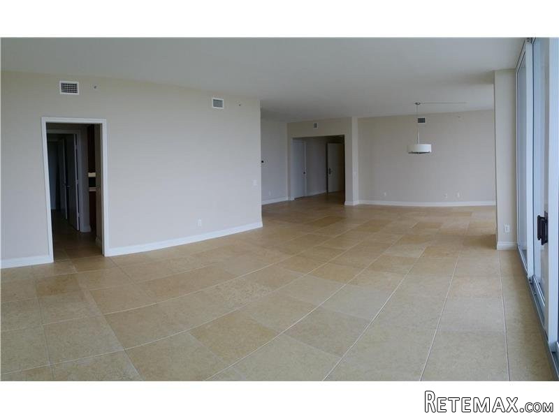 3 bedroom Flat For Sale: 21200 POINT PL.. - 2
