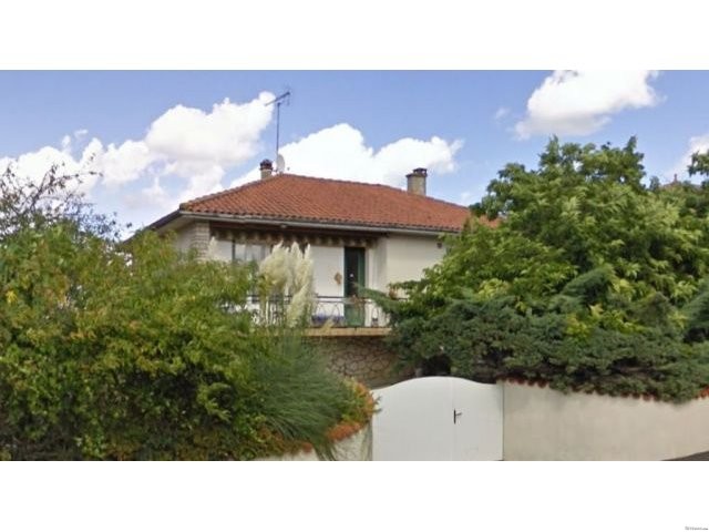 3 bedroom House with basement in..