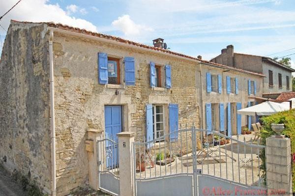 Loulay - For sale : Townhouse with 4..